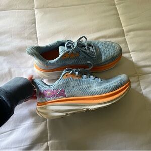 Women’s Size 9 Hokas Clifton 9